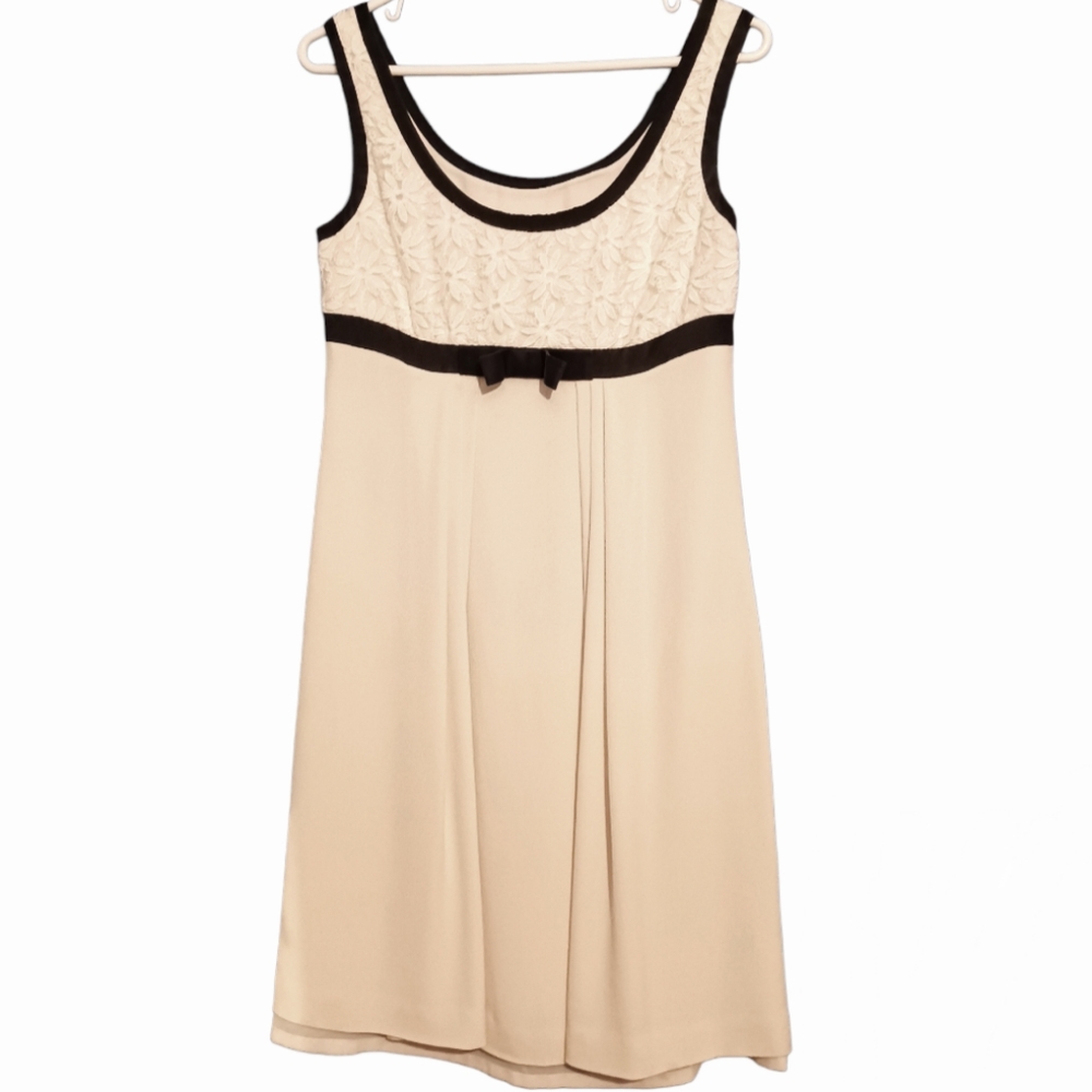 Anne Klein Cream Below Knee Dress Size 6